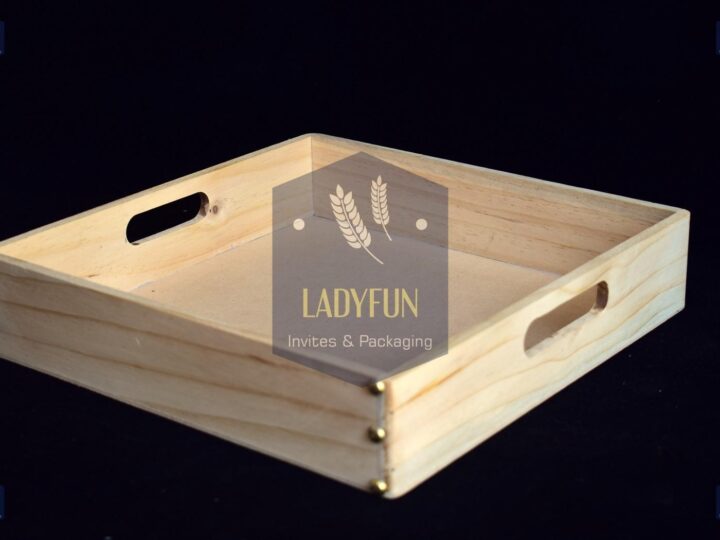 Pine tray with Cutwork Handles