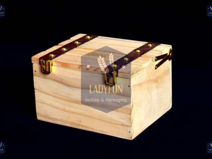 Pinewood gift box